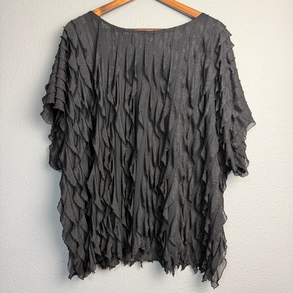 Sunny Leigh Woman 3X Black Textured Ruffle Short Sleeve Top Flapper Retro Gothic - Picture 4 of 11